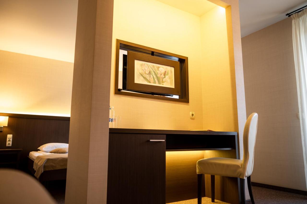 Sribni Leleky Hotel&Spa Lutsʼk Exterior foto