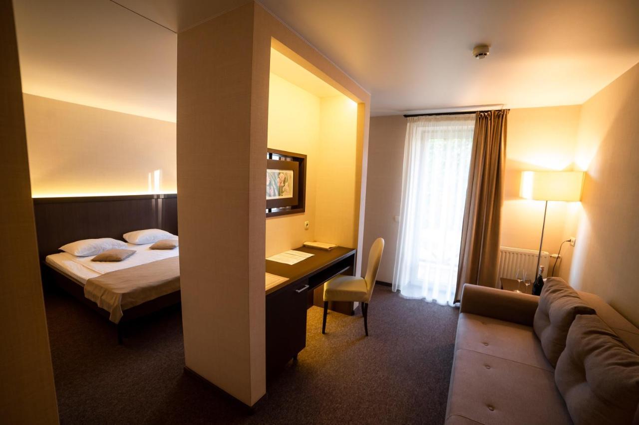 Sribni Leleky Hotel&Spa Lutsʼk Exterior foto